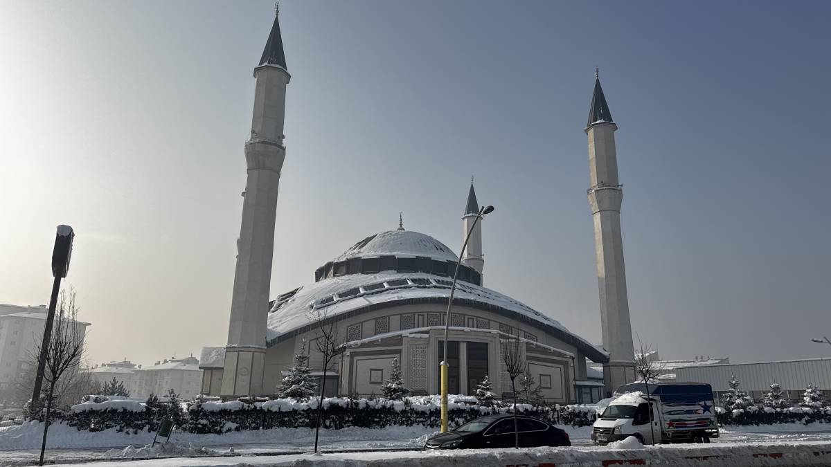 Ağrı’da Kar Manzarası Kartpostallık Görüntüler Oluşturdu