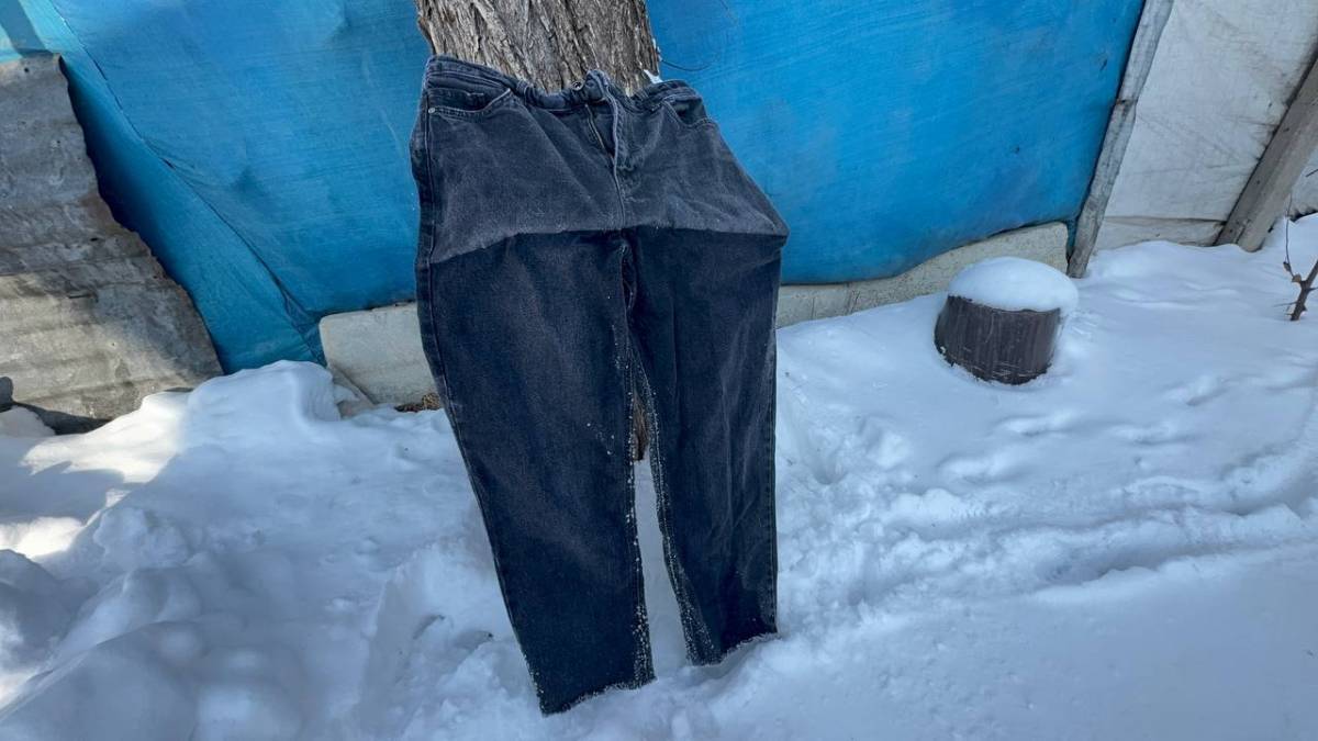 Ağrı’da İpe Asılan Kıyafetler Buz Kesti, Kaskatı Dondu