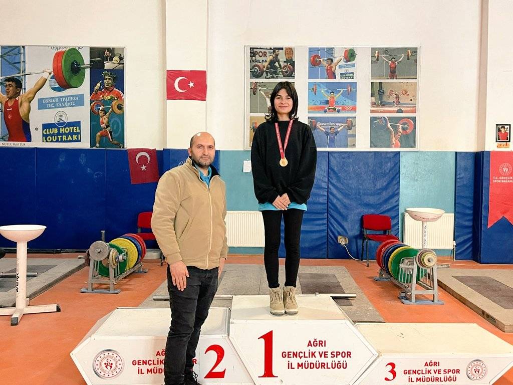 Ağrı’da Okul Sporları Halter Müsabakaları Nefes Kesti