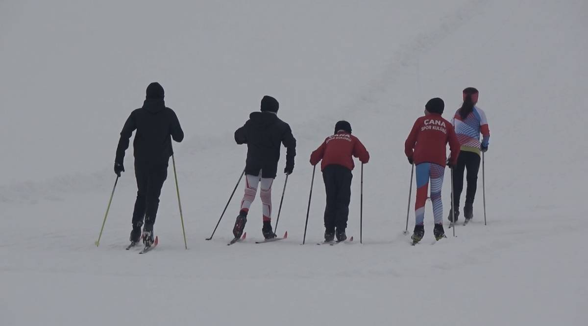 Ağrı’da kayaklı koşu sporcuları eksi 30 derecede yarışlara hazırlanıyor