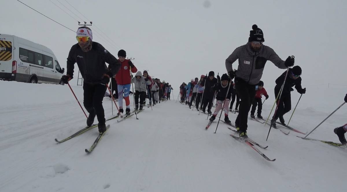 Ağrı’da kayaklı koşu sporcuları eksi 30 derecede yarışlara hazırlanıyor