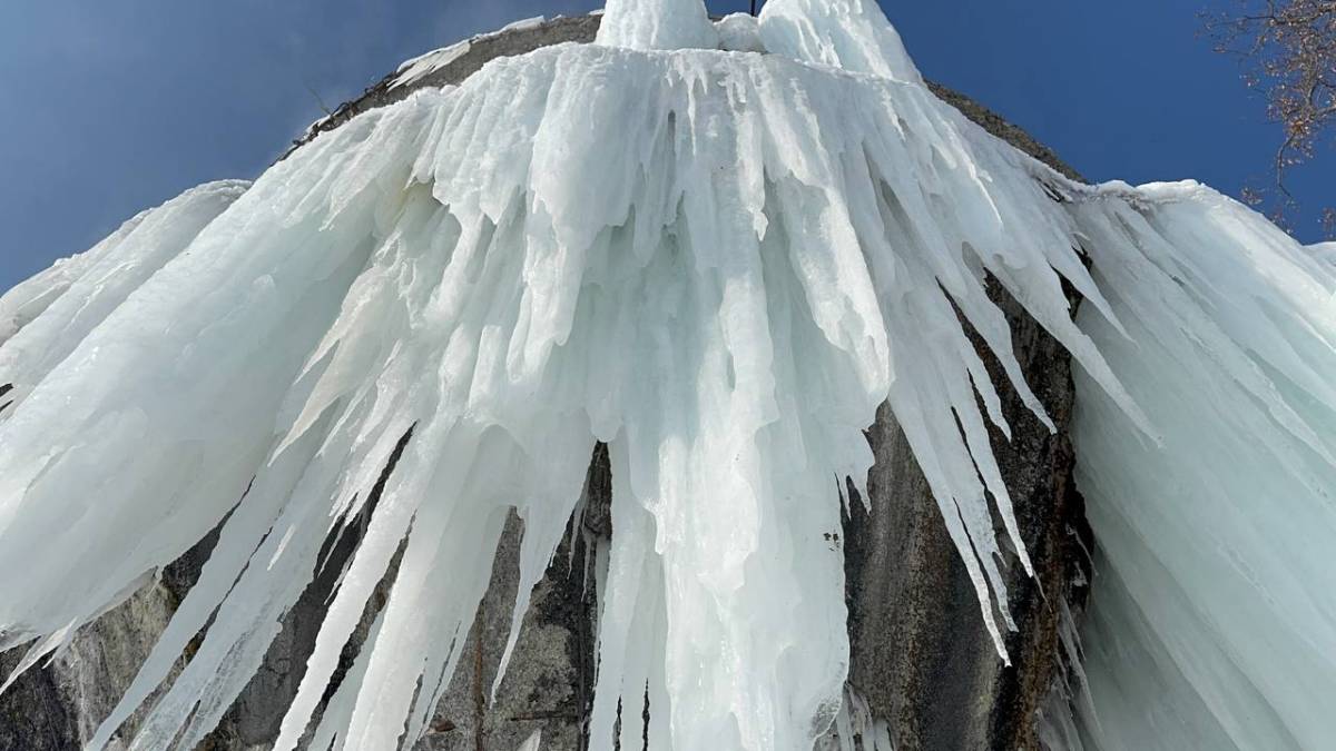 Ağrı’da Donan Su Deposu Dikkat Çekti