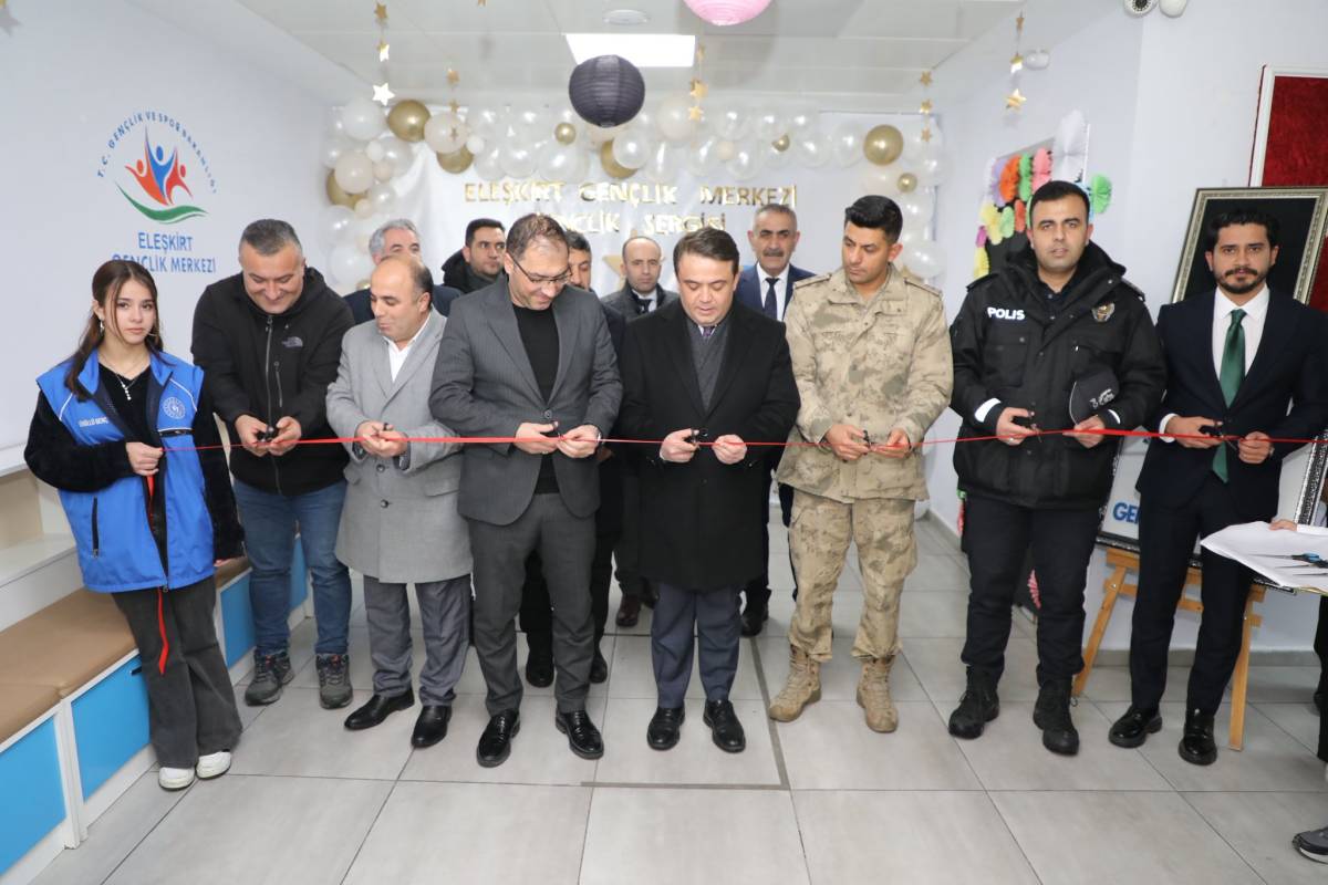 Gençlerin el emeği eserleri Eleşkirt’te sergilendi