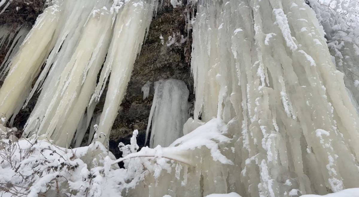 Ağrı’da Dondurucu Soğuklar Buz Sarkıtları Oluşturdu