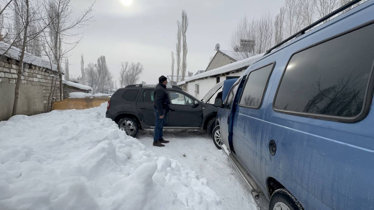 Ağrı’da Garajdaki Araçlar Bile Dondu