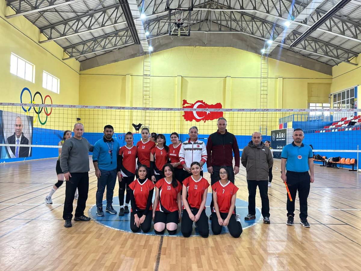 Genç Sultanlar Ağrı’da İl Birinciliği İçin Mücadele Ediyor