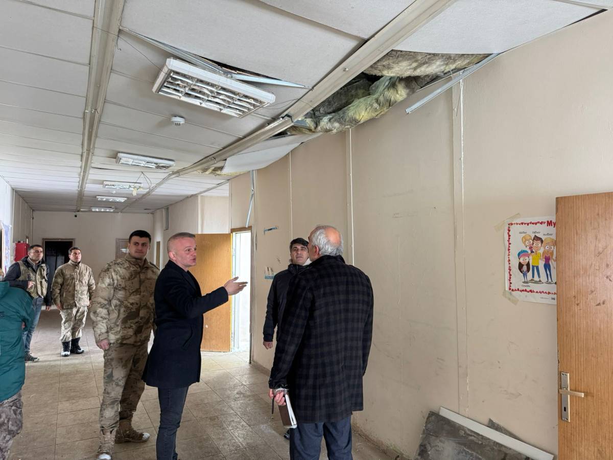 Hamur’da Çatısı Zarar Gören Okulda İnceleme