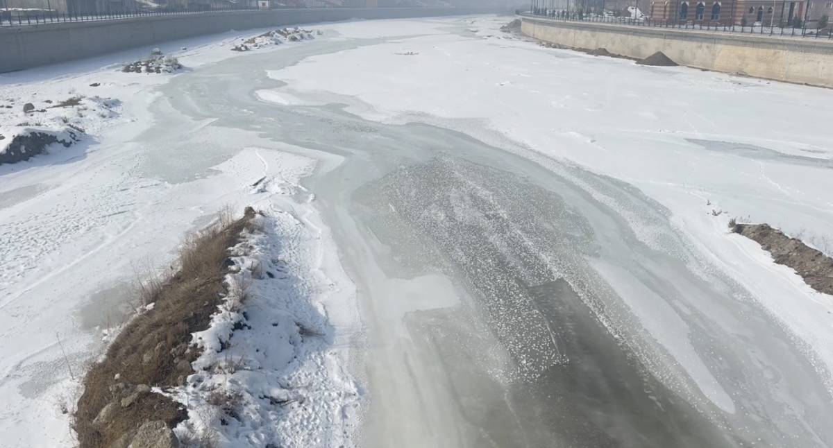 Ağrı’da hava yine buz kesti
