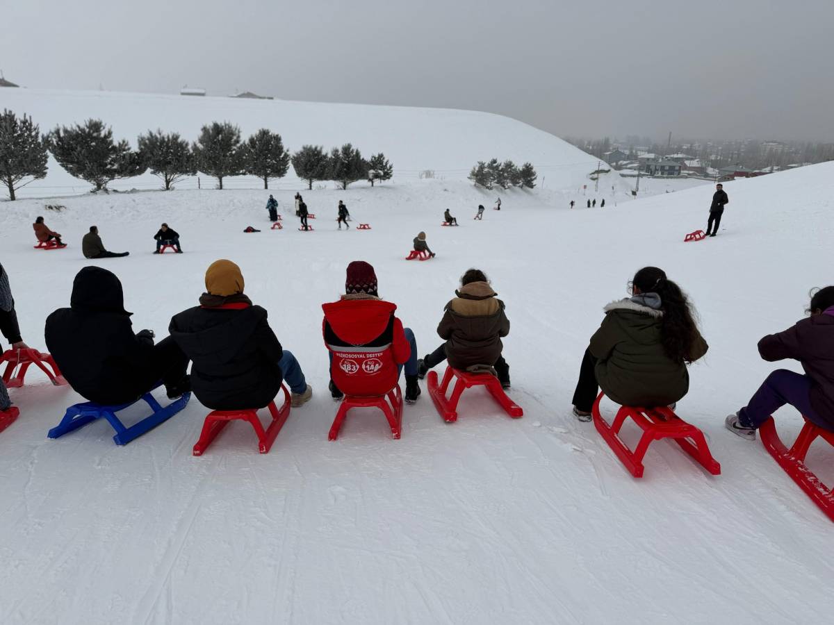 Tutaklı Öğrenciler Küpkıran Kayak Merkezi’nde Kışın Tadını Çıkardı