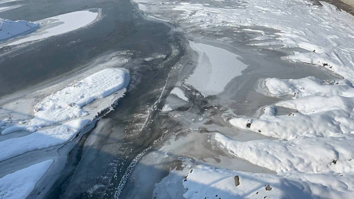 Dondurucu Soğuklar Murat Nehri’ni Buzla Kapladı