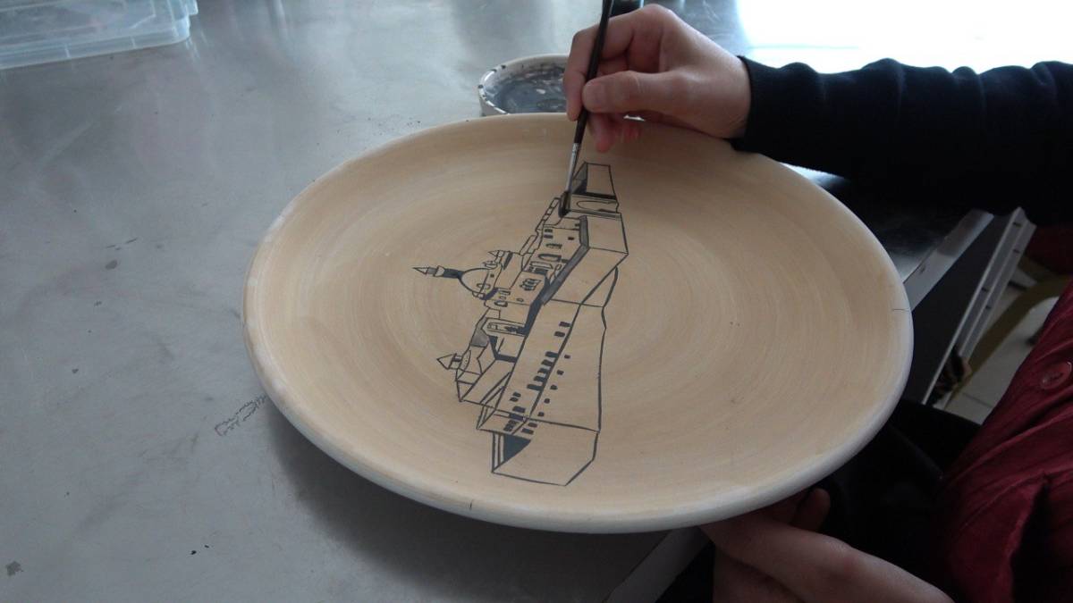 Ağrı’da kadınlar çini sanatıyla hem stres atıyor hem de aile bütçesine katkı sağlıyor