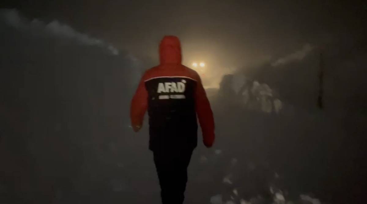 Ağrı’da Tipide Mahsur Kalan 2 Vatandaş Kurtarıldı