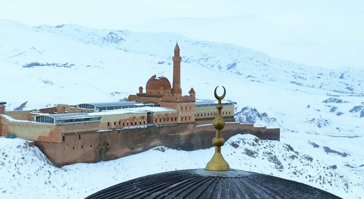 Doğu’nun İncisi İshak Paşa Sarayı Kış Manzarasıyla Mest Etti