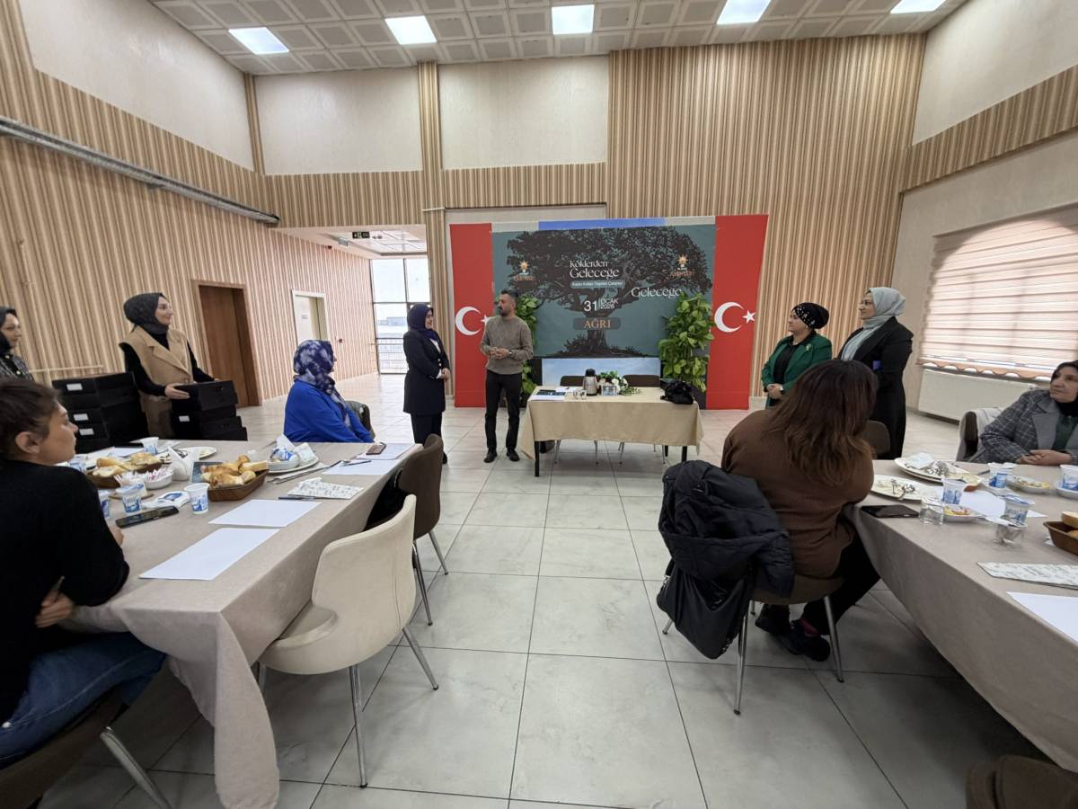 AK Parti Ağrı Kadın Kolları’ndan “Köklerden Geleceğe” Çalıştayı