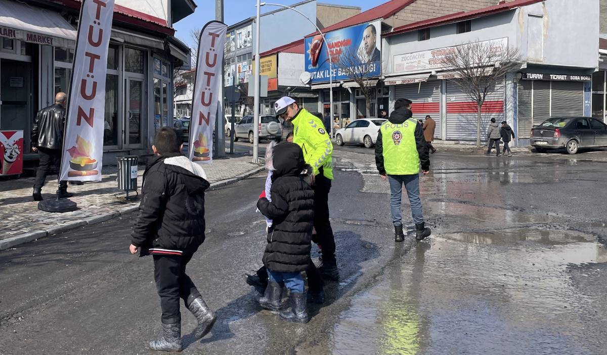 Ağrı’da okul çevrelerinde güvenlik önlemleri artırıldı
