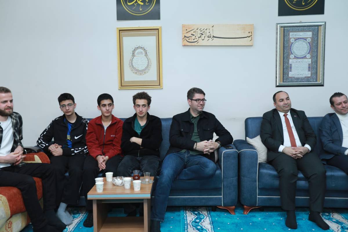 Erciş Kaymakamı Karaloğlu, İftarda Geleceğin Bilim İnsanlarıyla Buluştu