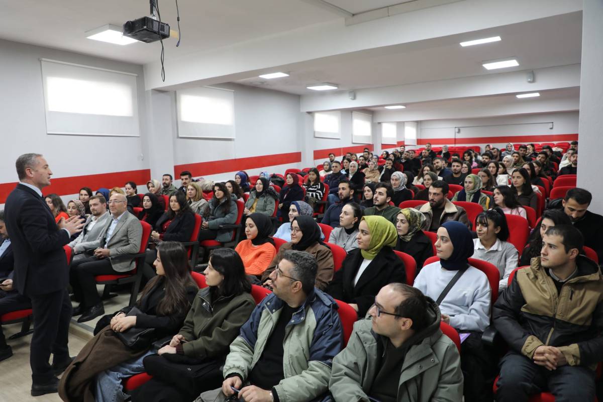 Ağrı Milli Eğitim Müdürü Kökrek aday öğretmenlerle bir araya geldi