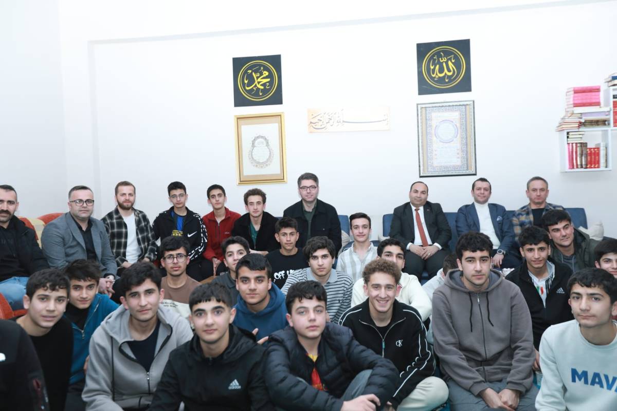 Erciş Kaymakamı Karaloğlu, İftarda Geleceğin Bilim İnsanlarıyla Buluştu