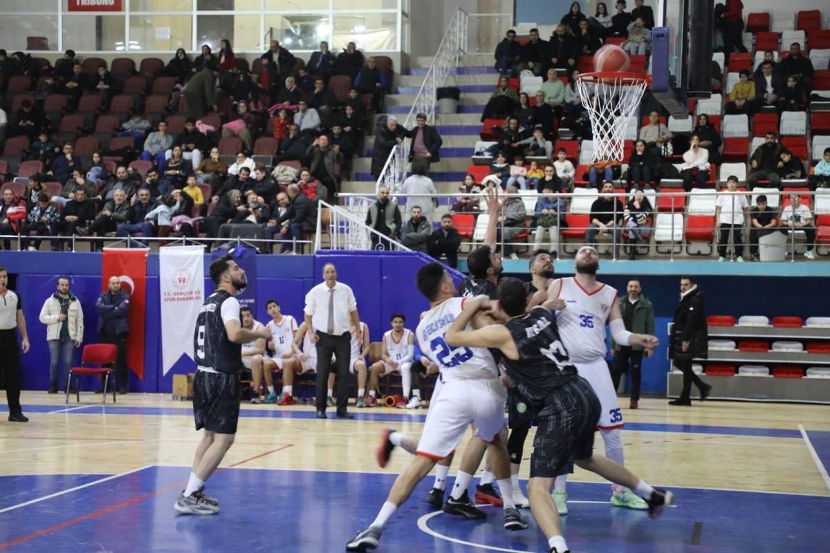 Nefes Kesen Maçta Gülen Taraf Ağrı Oldu