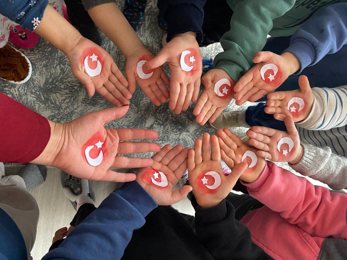 Ağrı’da Okullarda İkinci Dönem Zili “Bayrak Sevgisi” Temasıyla Çaldı