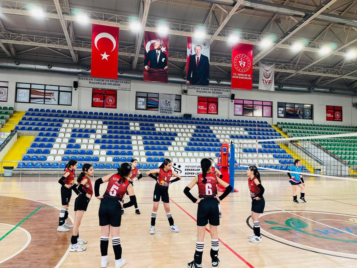 Ağrı’nın küçükleri set vermeden zirveye çıktı