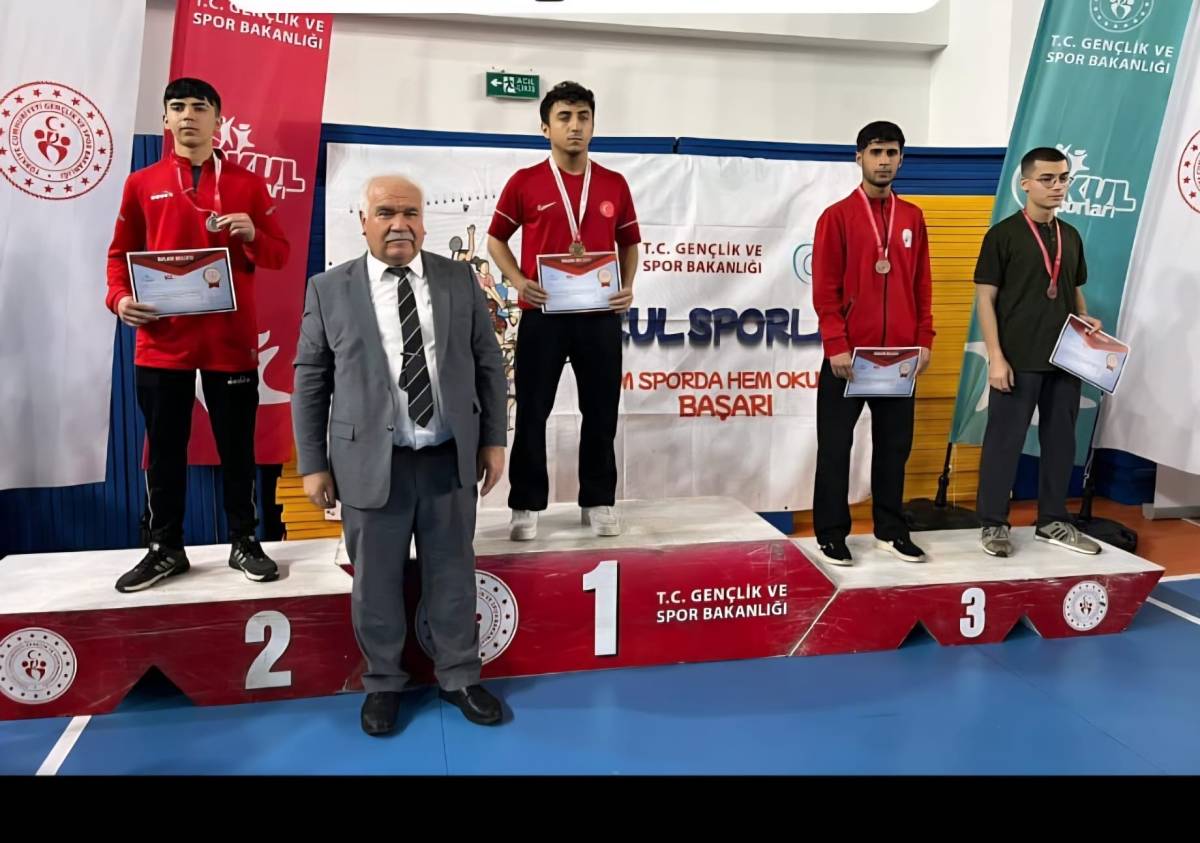 Ağrılı öğrenciler Türkiye şampiyonasında madalya kazandı