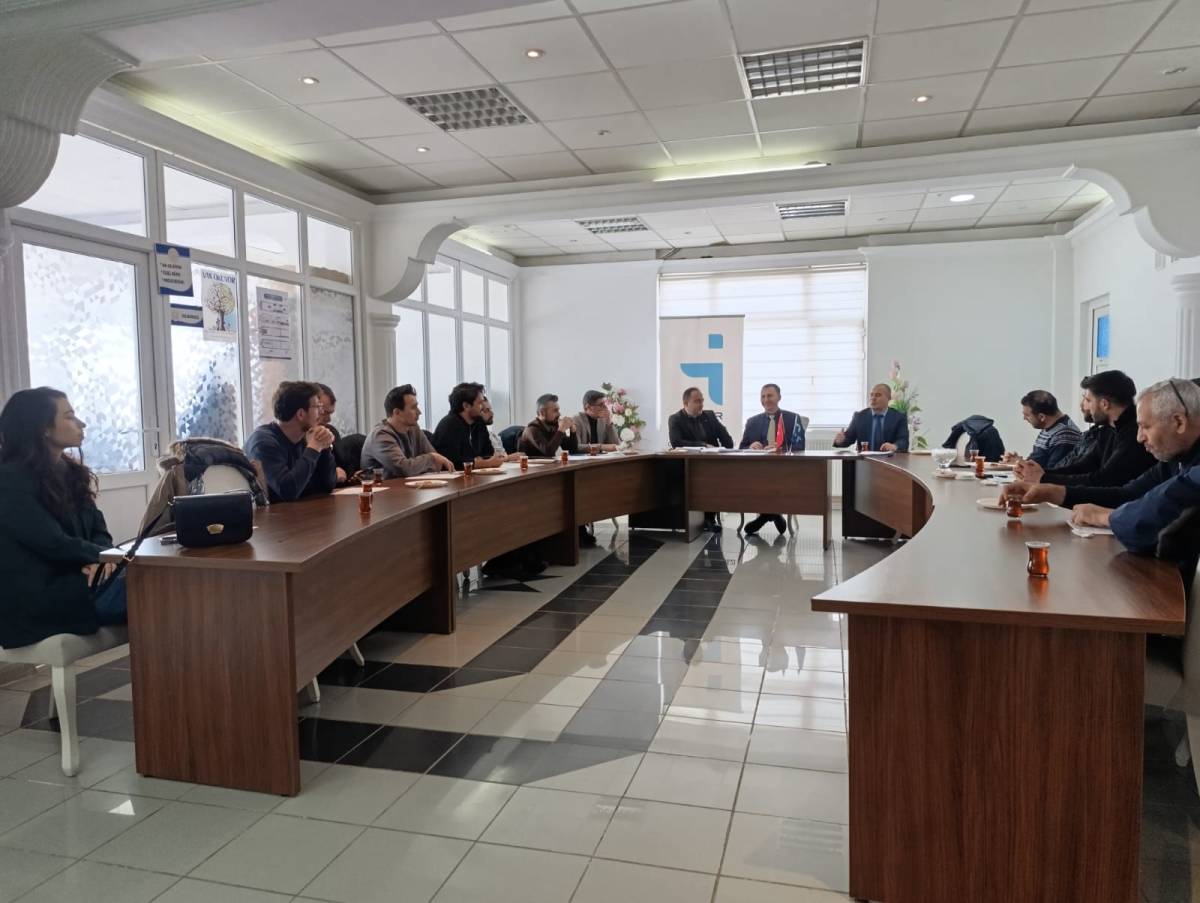 Erciş’te Gençlerin Kariyer Yolculuğu Masaya Yatırıldı