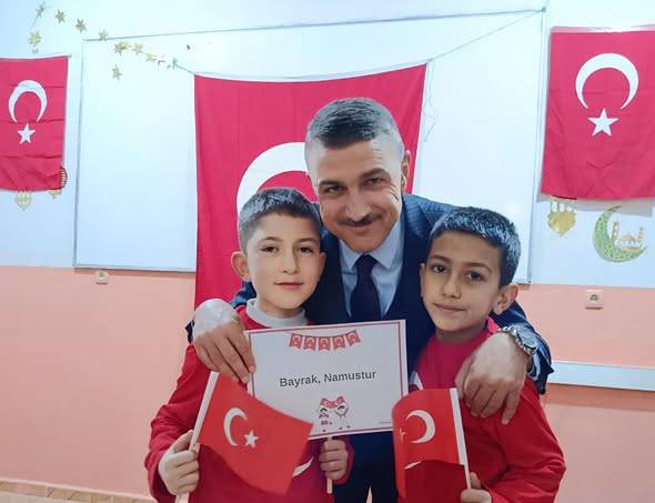 Patnos'ta İkinci Dönem İlk Ders Zili Bayrak Sevgisi ile Çaldı