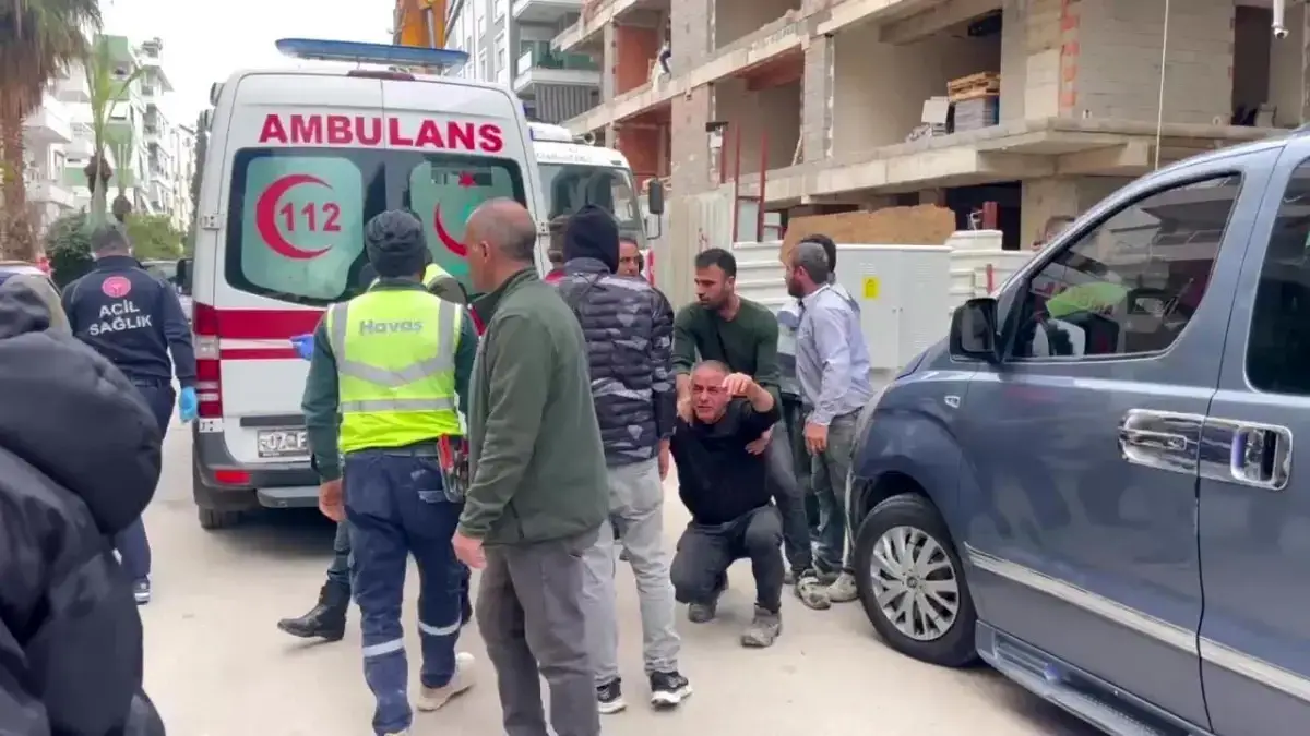 İnşaattan Düşen Vanlı İşçi Ağır Yaralandı