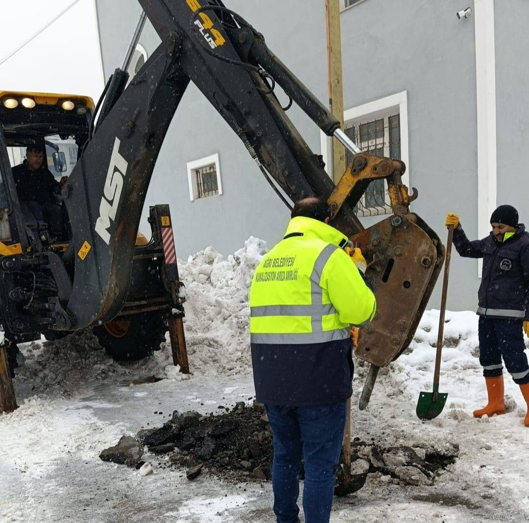 Ağrı’da Ekipler Arızalara Anında Müdahale Ediyor