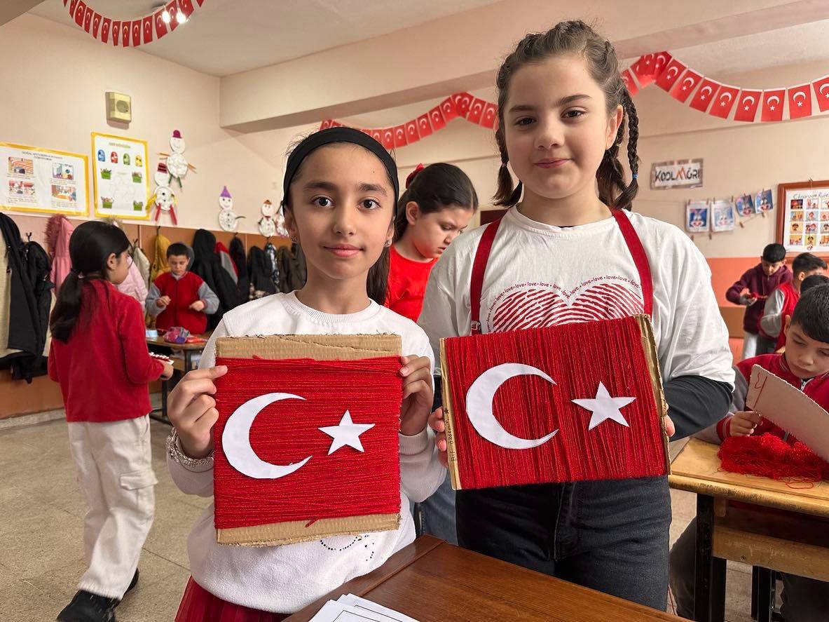 Ağrı’da Okullarda İkinci Dönem Zili “Bayrak Sevgisi” Temasıyla Çaldı