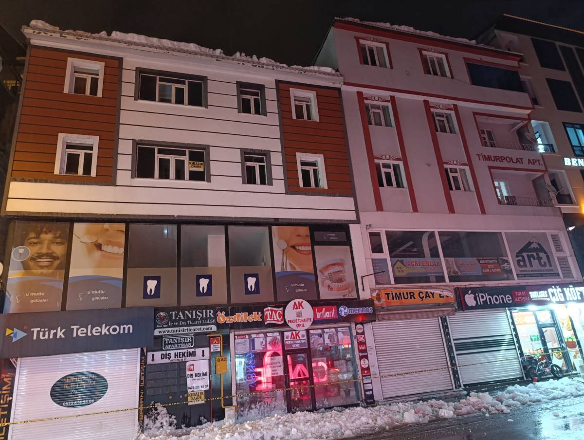 Ağrı’da çatıdan düşen kar kütlesi paniğe neden oldu: 1 yaralı