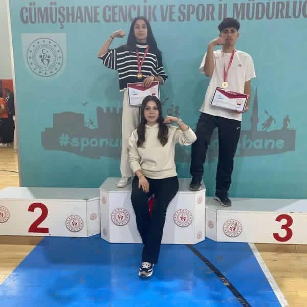 Tutaklı Öğrenciler Bilek Güreşinde Bölge İkincisi Oldu