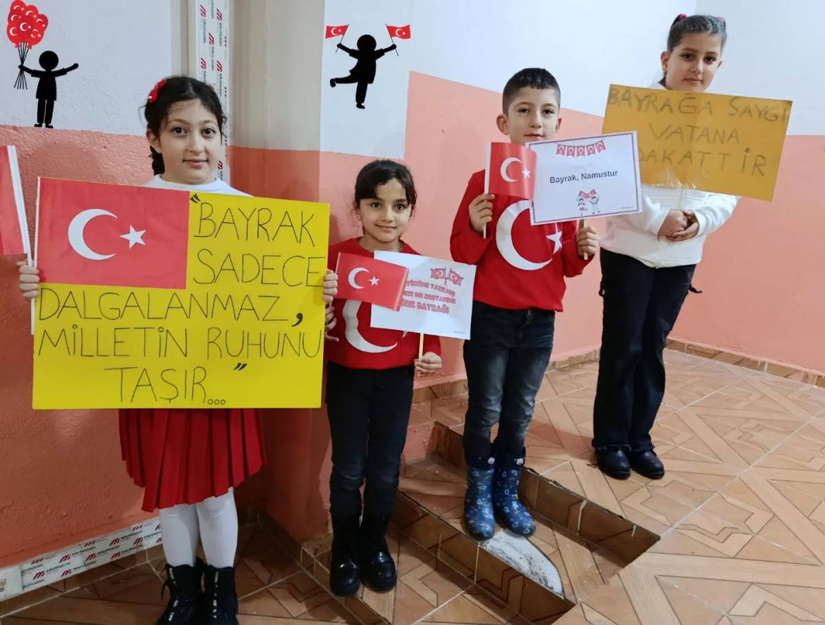 Patnos'ta İkinci Dönem İlk Ders Zili Bayrak Sevgisi ile Çaldı