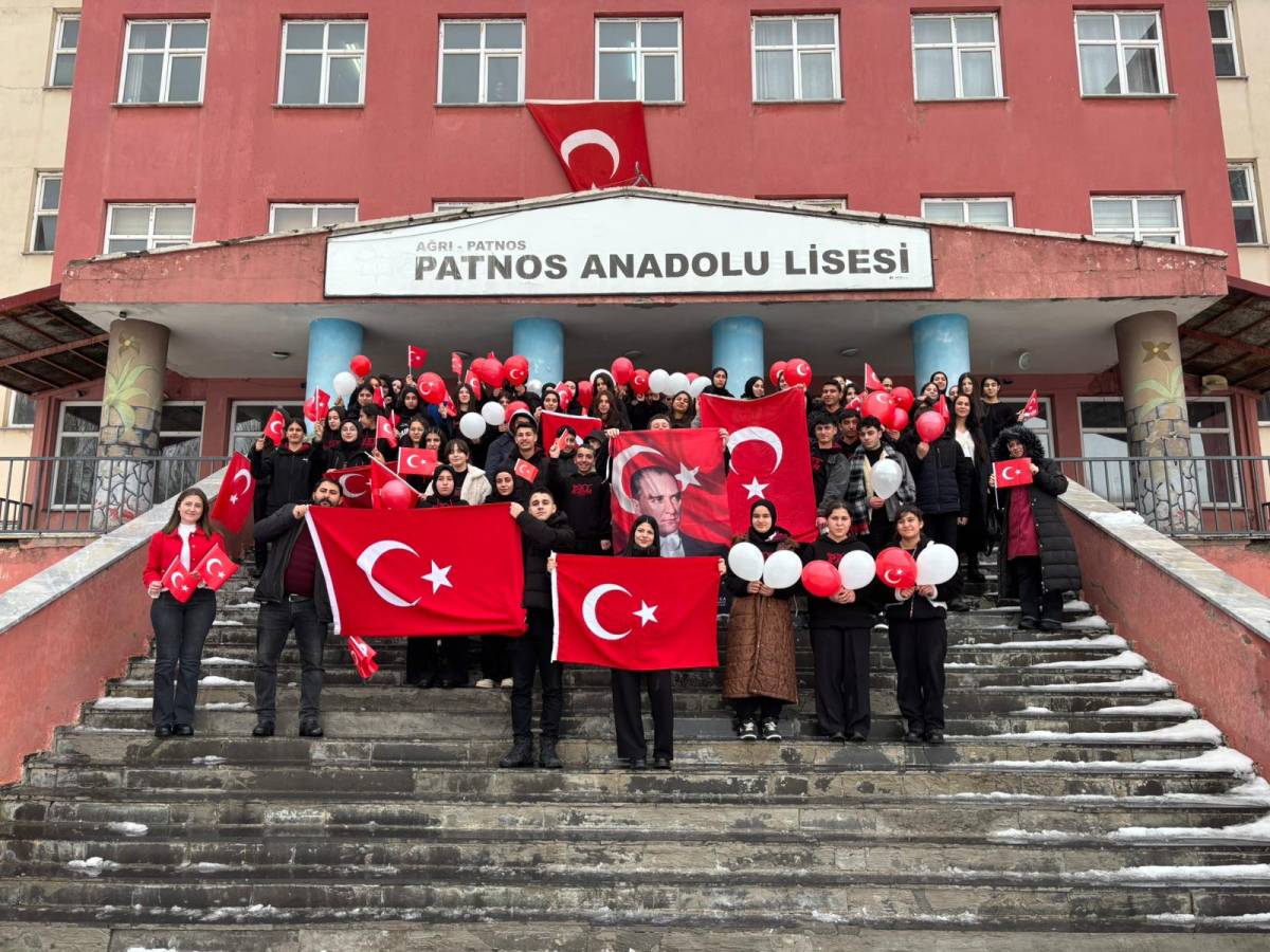 Ağrı’da Okullarda İkinci Dönem Zili “Bayrak Sevgisi” Temasıyla Çaldı