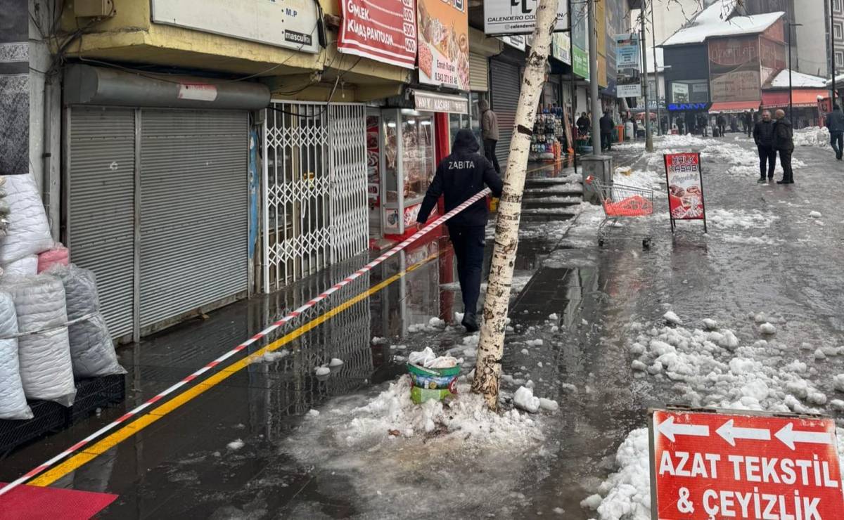 Ağrı’da Buz Sarkıtı ve Çatı Tehlikesine Karşı Alarm