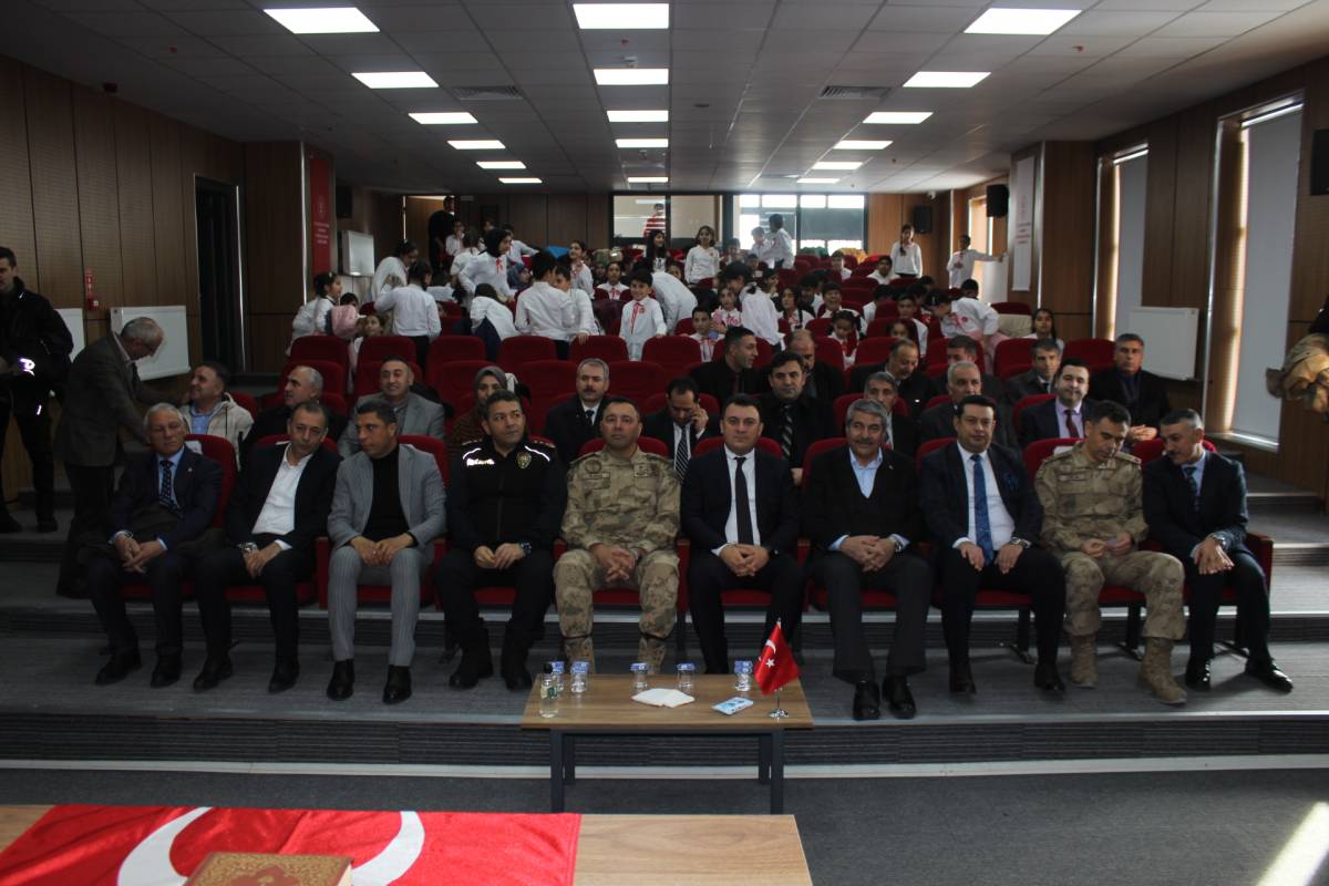 Patnos’ta “Bayrak Sevgisi” Temalı Anlamlı Program Düzenlendi