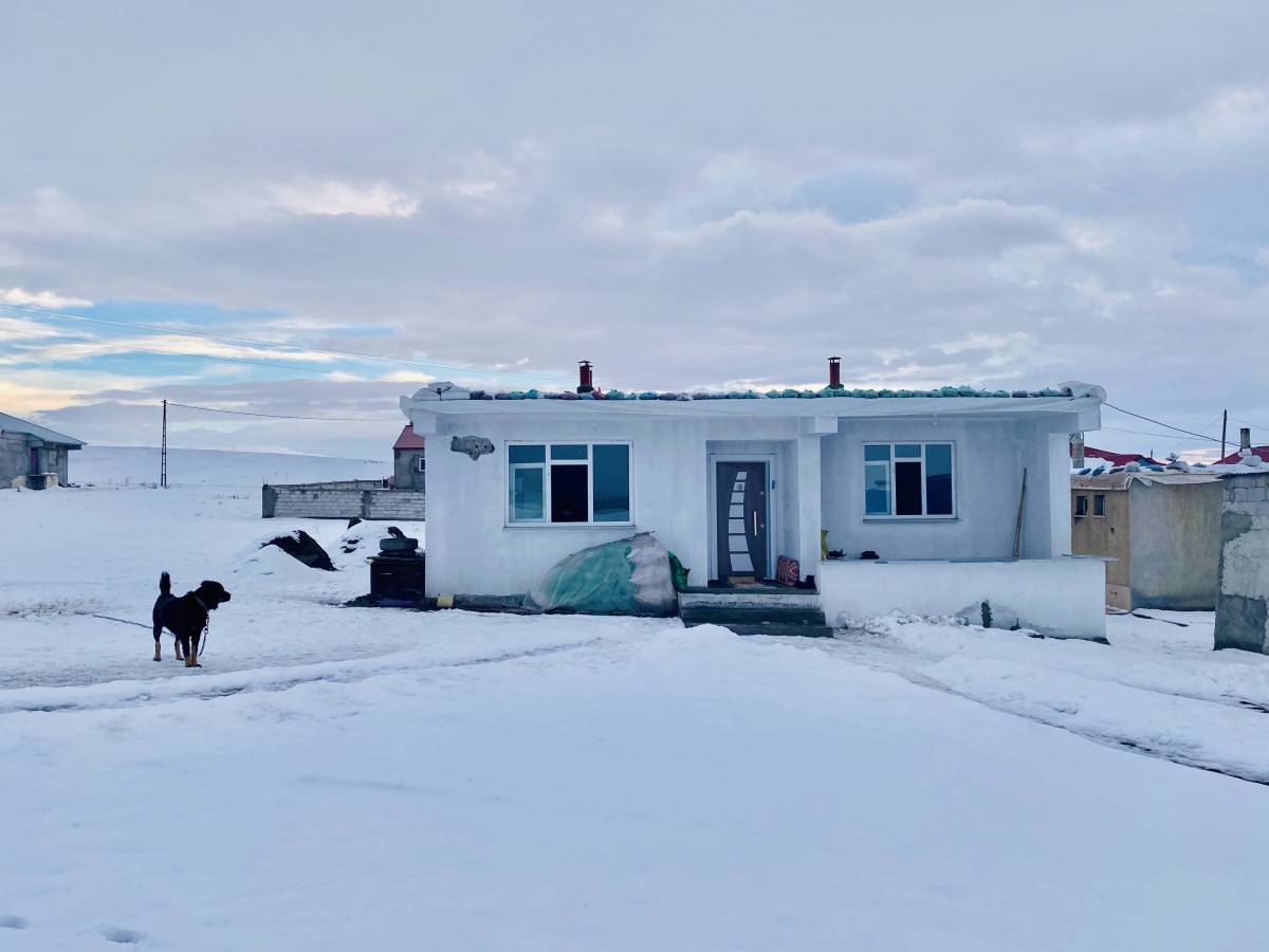 Ağrı’da kar ve soğukla gelen kartpostallık manzara