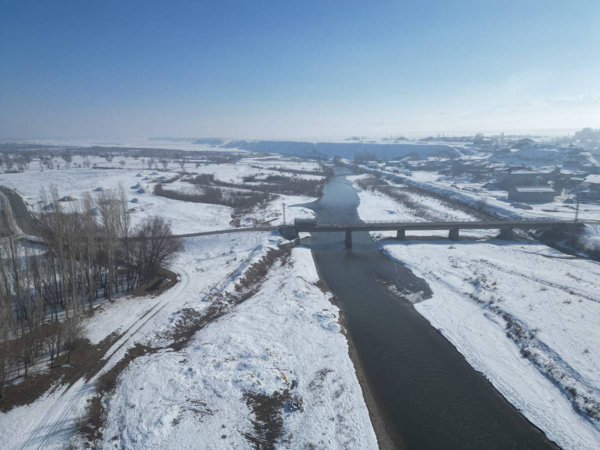 Ağrı’da Kar, Soğuk Havaya Kısa Bir Mola Verdirdi