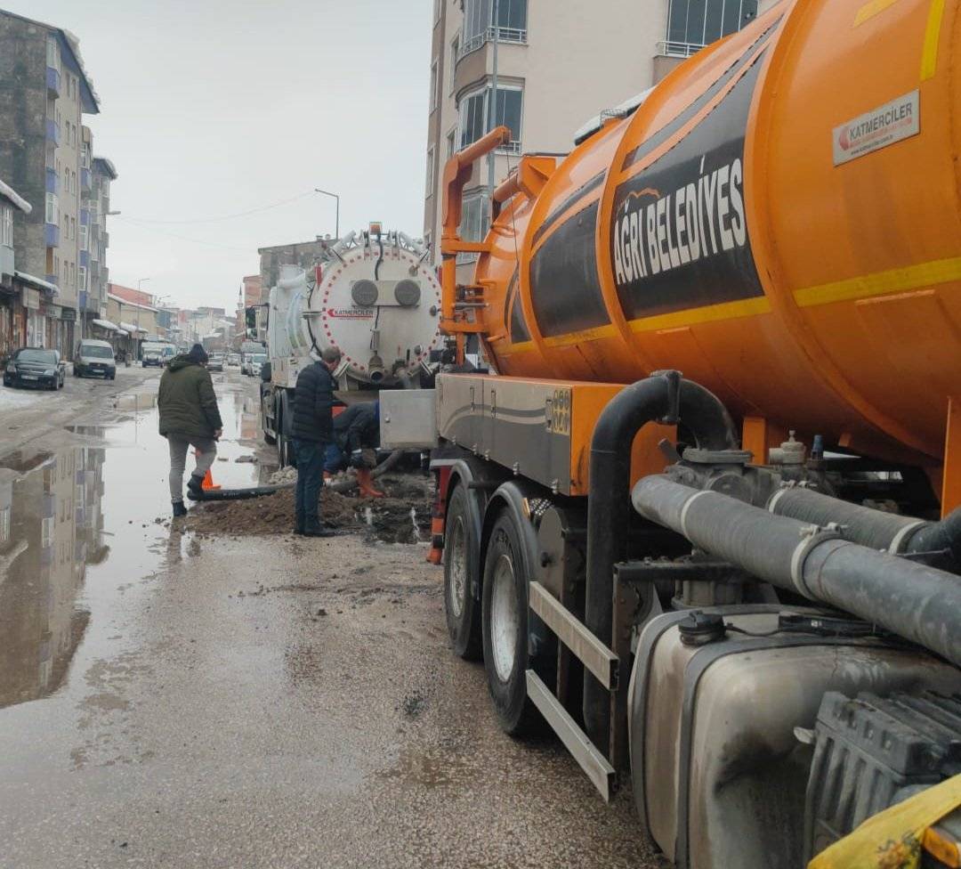 Ağrı Belediyesi Kar Sularına Karşı Önlemleri Artırdı