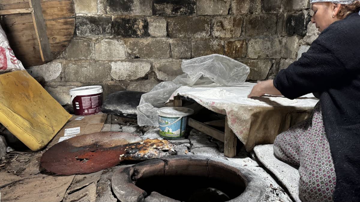 Ağrı’da Havaların Isınmasıyla Tandırlar Yeniden Yandı