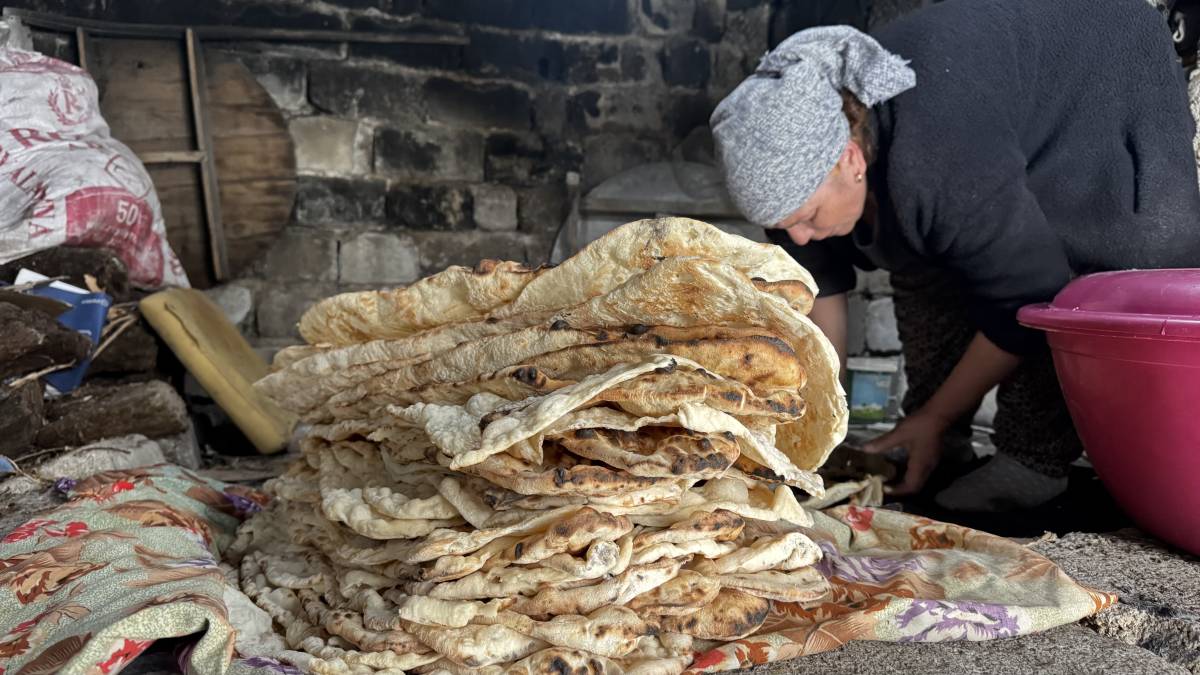 Ağrı’da Havaların Isınmasıyla Tandırlar Yeniden Yandı