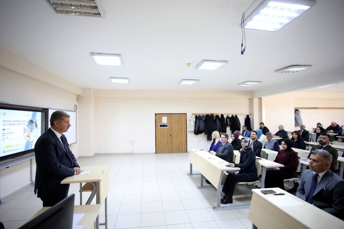 AİÇÜ’de “Proje Hazırlama ve Yazma Eğitimi” Başladı