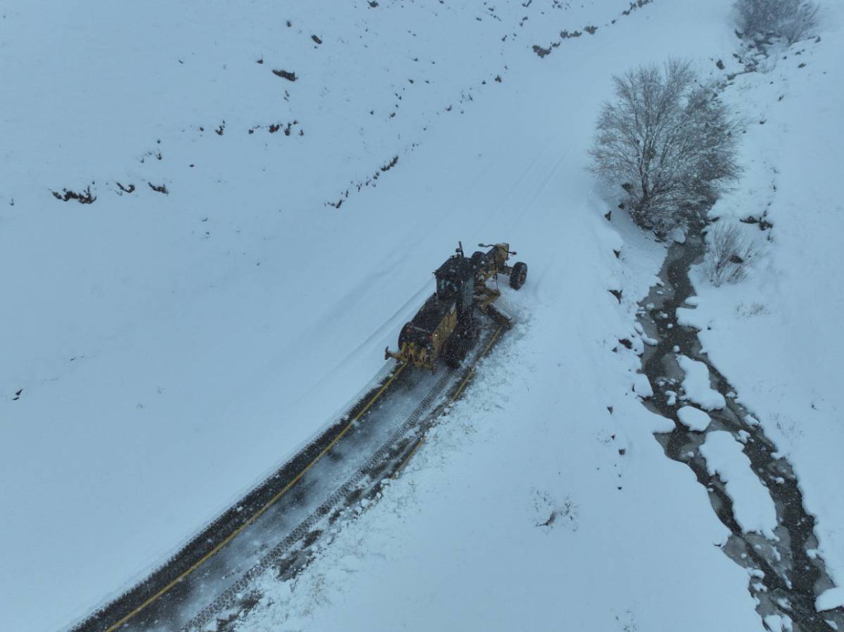 Ağrı’da 377 Köy Yolu Ulaşıma Kapandı