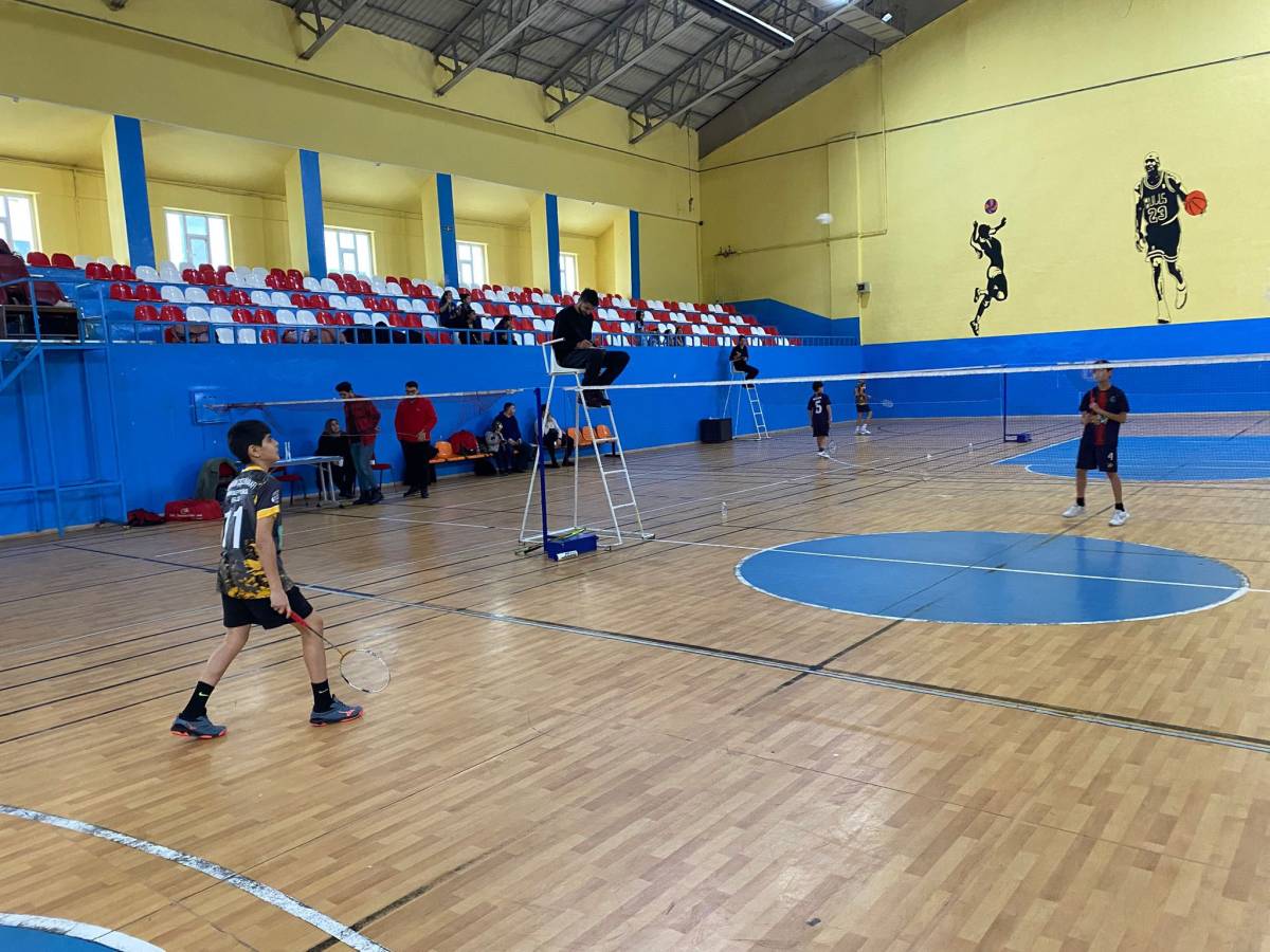 Ağrı’da Yıldızlar Badminton Turnuvası Başladı