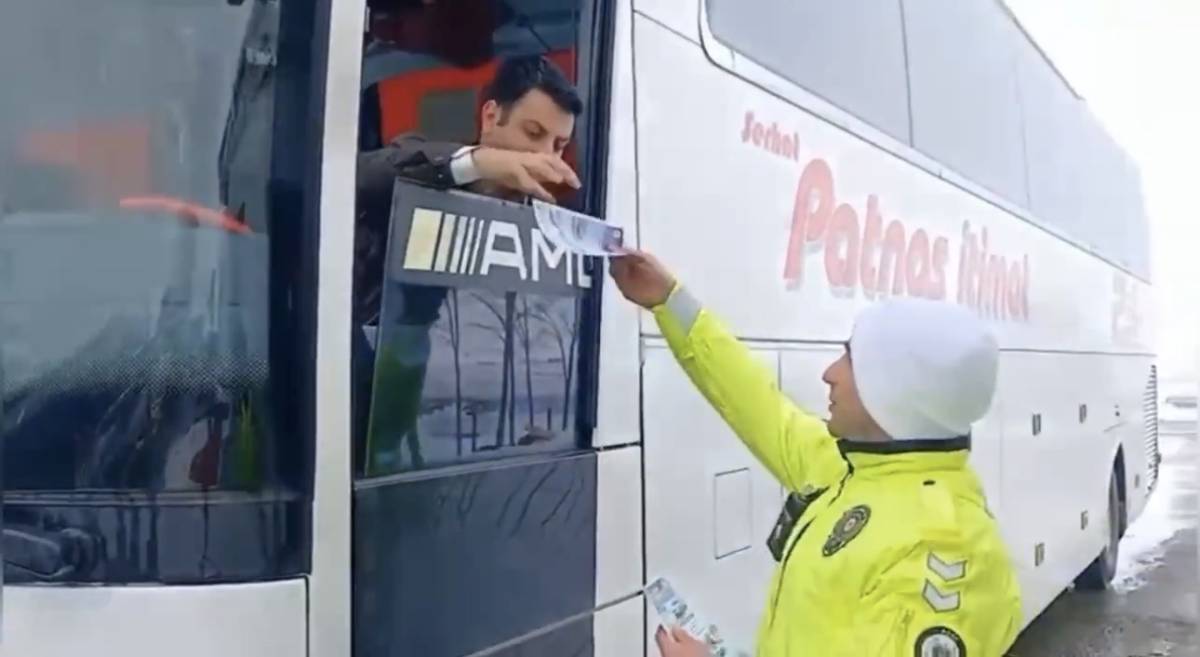 Ağrı’da kar yağışı uyarısı sonrası trafik  denetimleri artırıldı