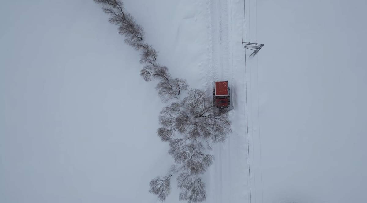 Taşlıçay’da kar kapıları kapattı, vatandaşlar tünellerle dışarı çıktı