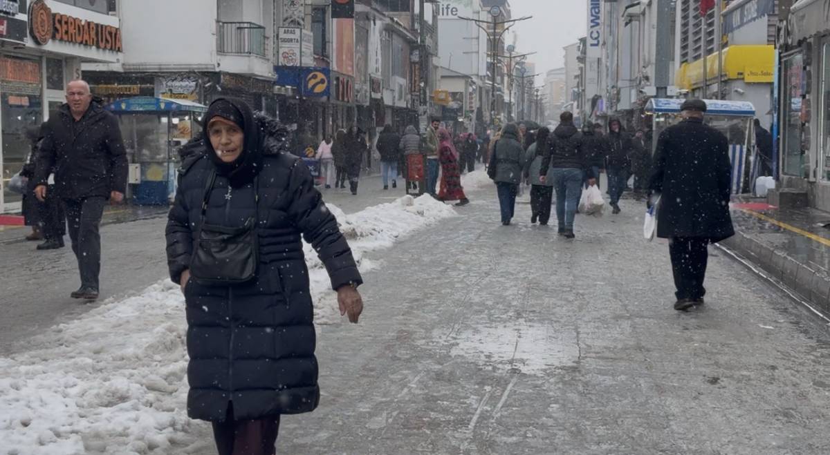 Ağrı’da kar yağışı yeniden etkili oldu
