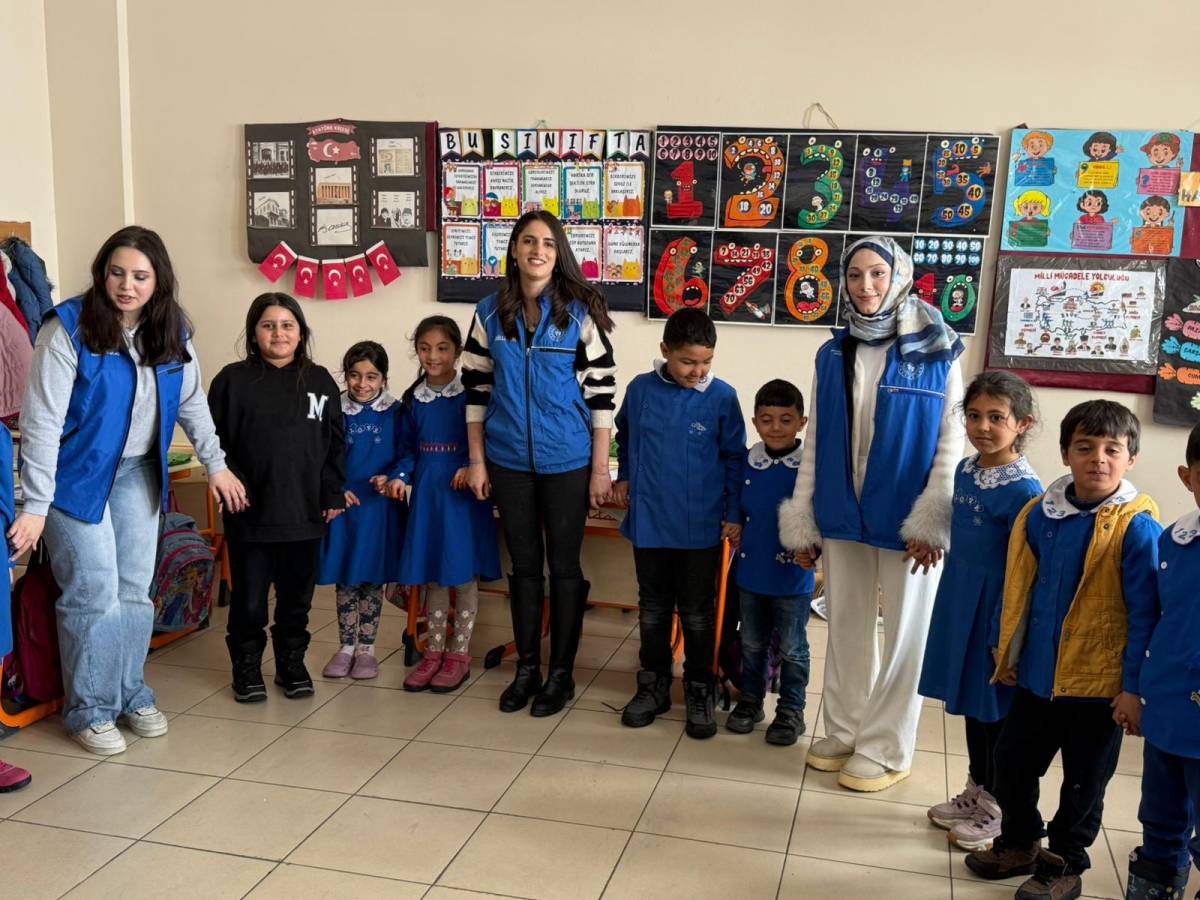 Ağrı’nın köy okullarında öğrencilere hijyen eğitimi veriliyor