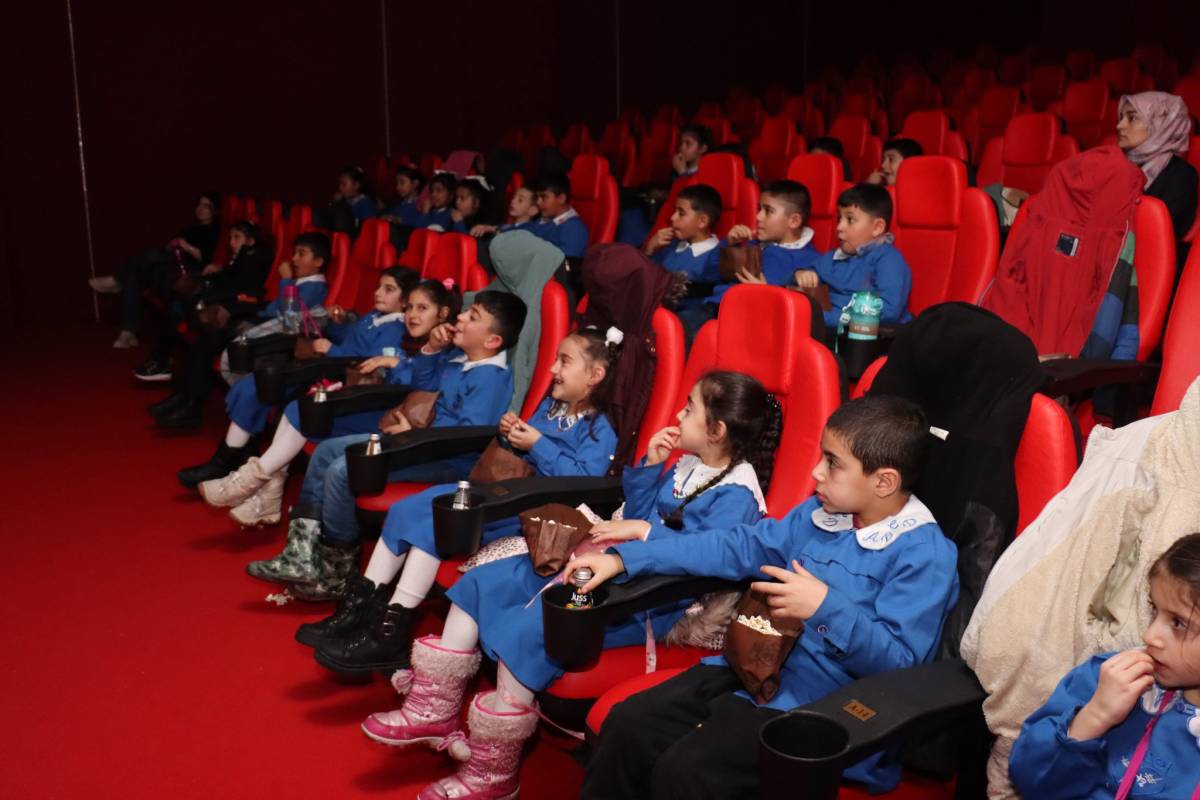 Minik öğrenciler üniversitede sinema keyfi yaşadı